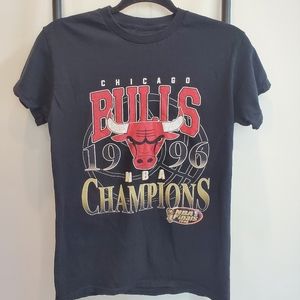 Vintage 1996 Chicago Bulls NBA Finals Champions T Shirt Size S?
